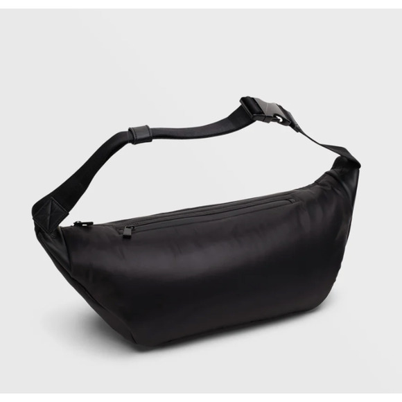 NEW CARAA FREE PEOPLE BLACK LARGE CROSSBODY SLING BAG - Picture 4 of 13